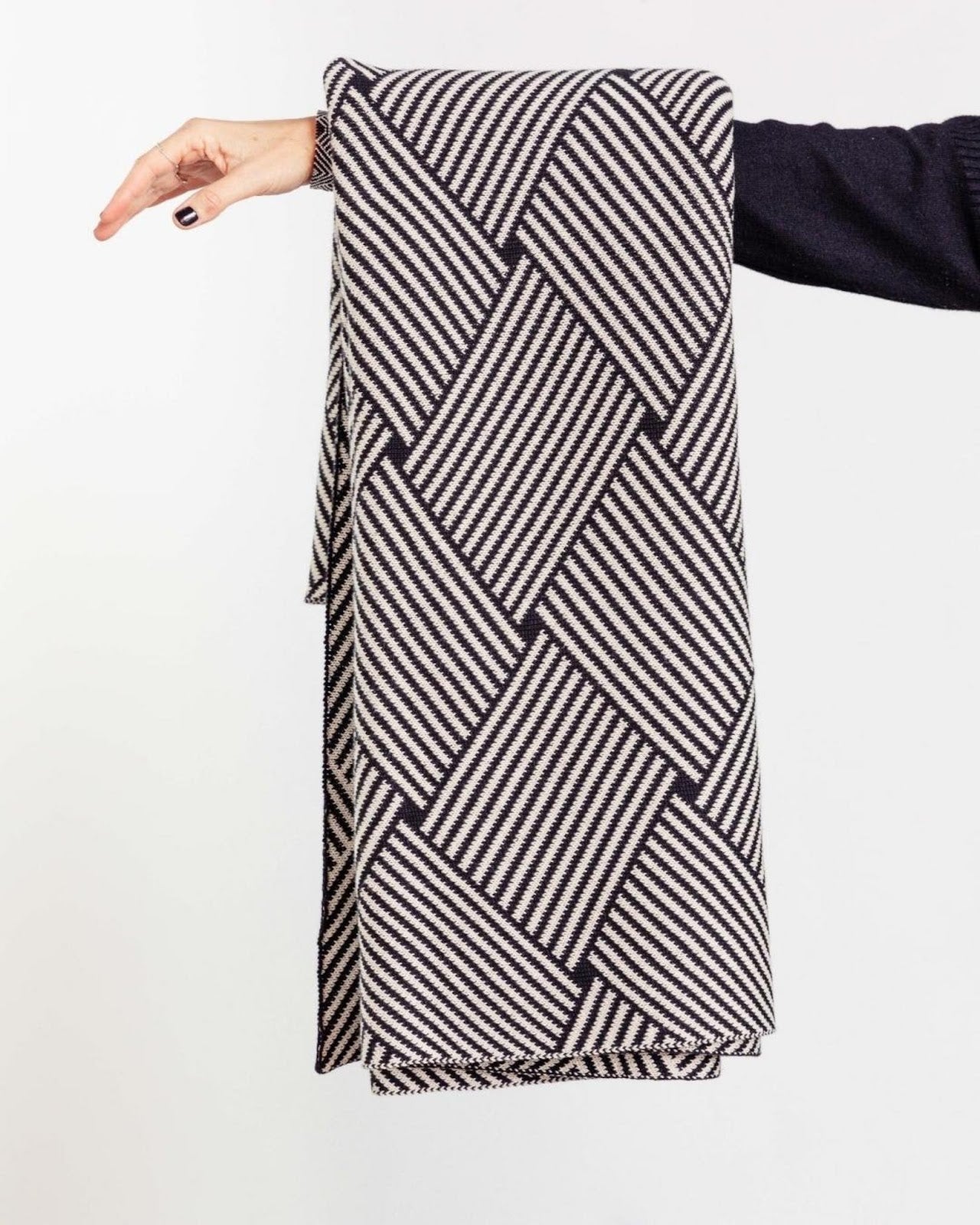 Manta Trama Preto e Offwhite
